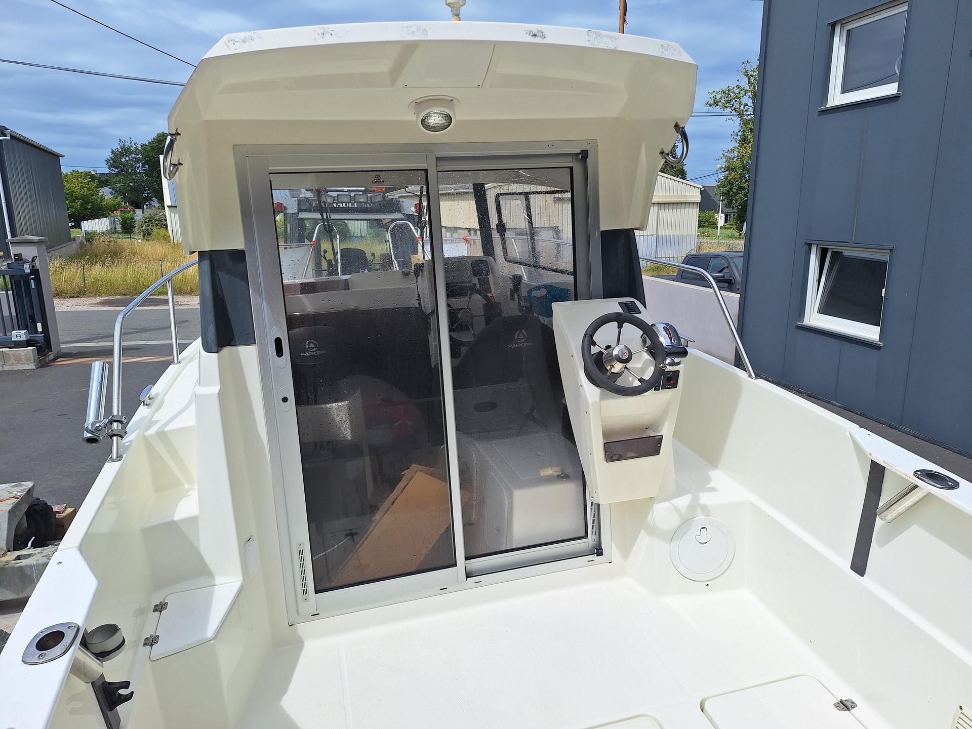 slider 2 Parker  660 Pilothouse